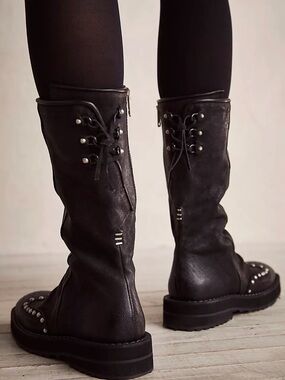 Free people sold out Thatcher Studded Moto Boots size 6,5/7 ( EU37)